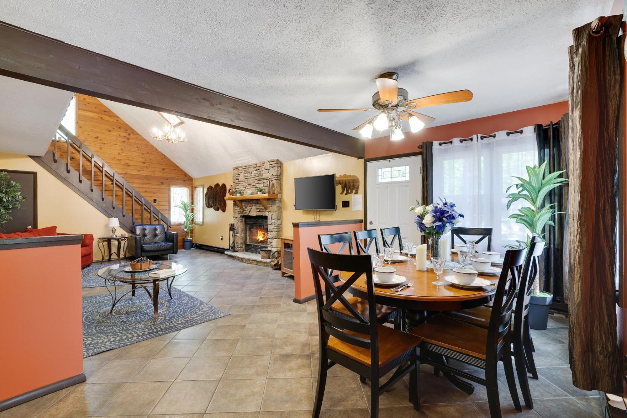Chalet Renovated Near Casino, Camelback , Kalahari 4Bdrms Firepit Hot Tub Game Room Tobyhanna Eksteriør bilde