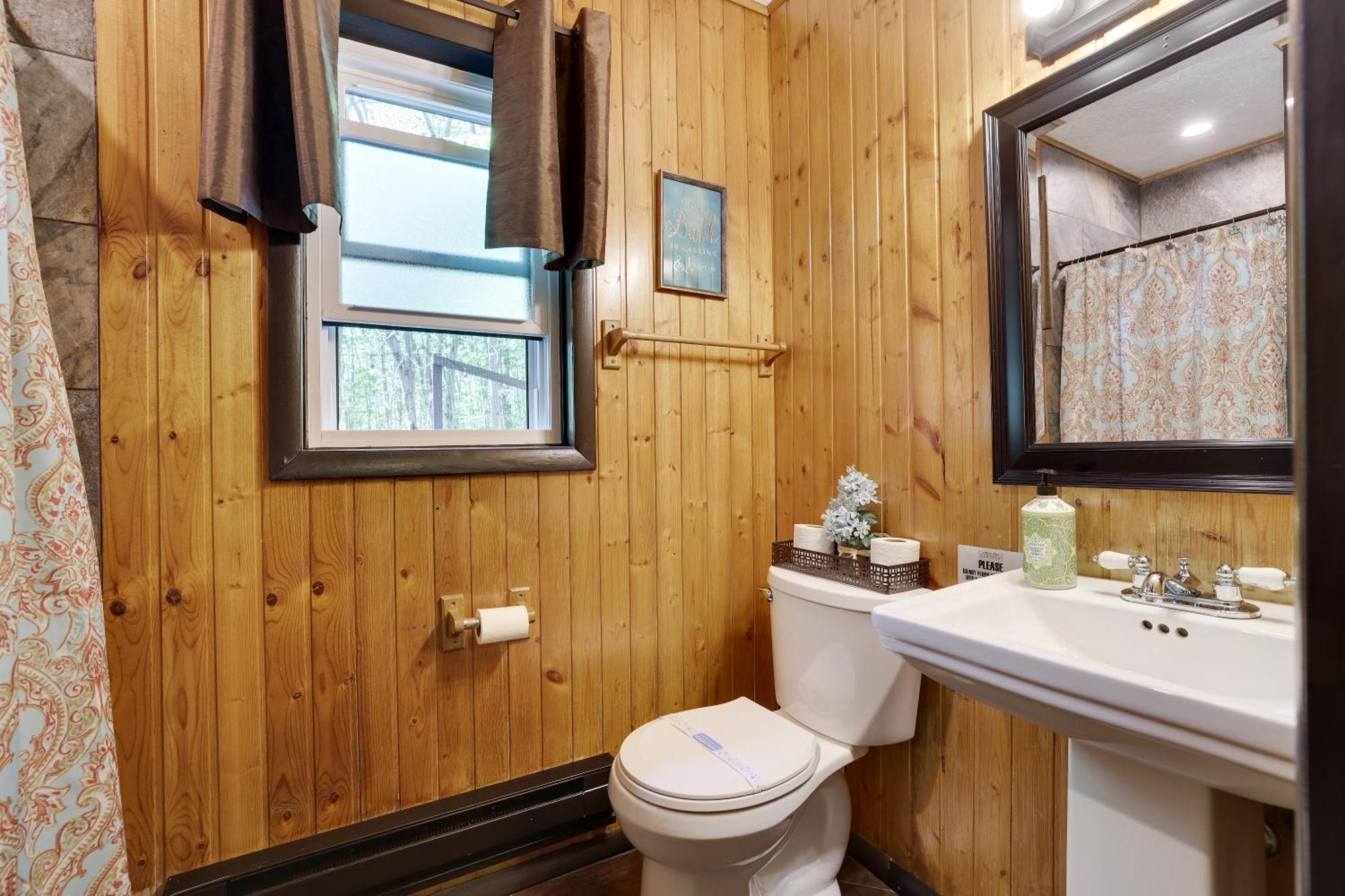 Chalet Renovated Near Casino, Camelback , Kalahari 4Bdrms Firepit Hot Tub Game Room Tobyhanna Eksteriør bilde