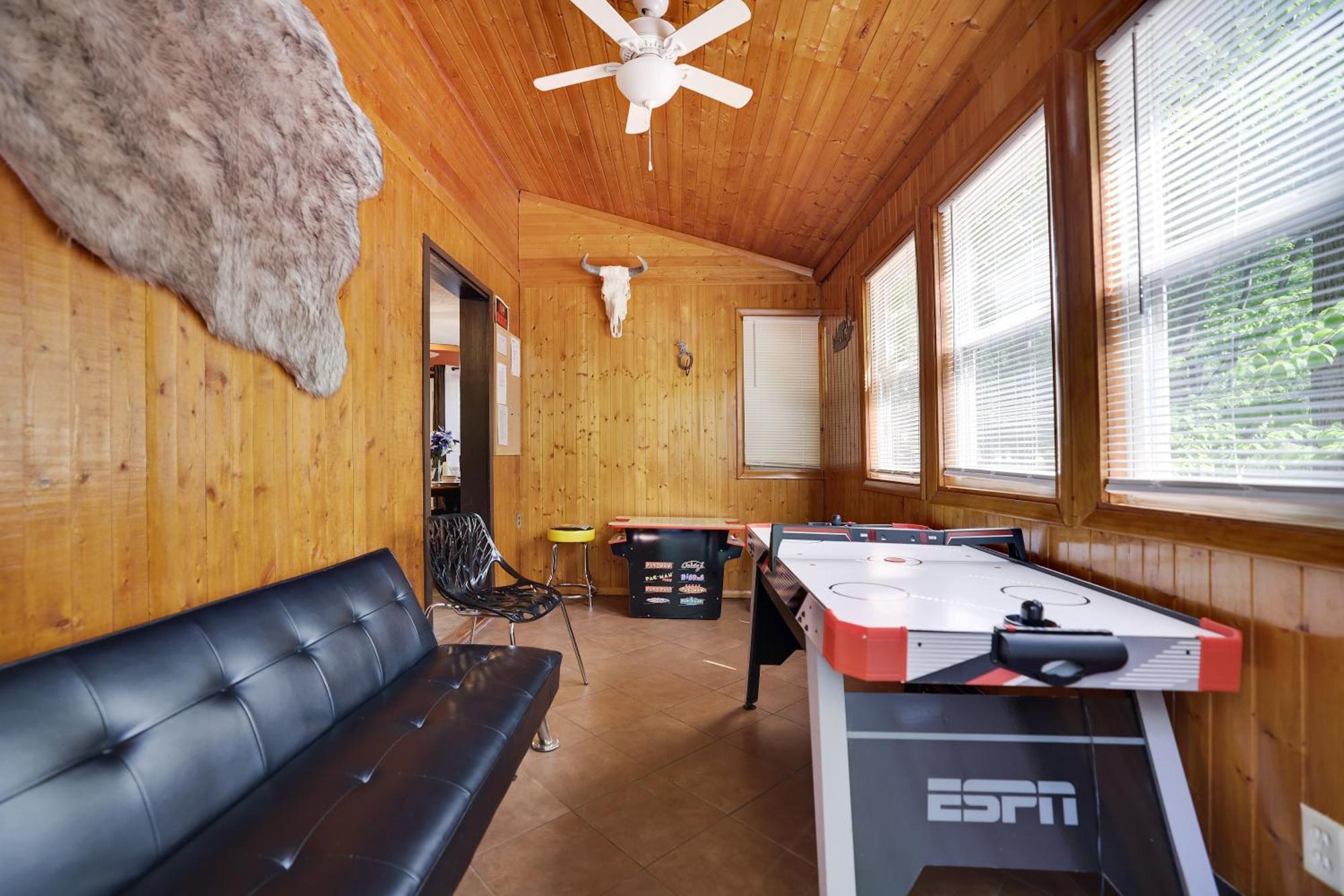 Chalet Renovated Near Casino, Camelback , Kalahari 4Bdrms Firepit Hot Tub Game Room Tobyhanna Eksteriør bilde