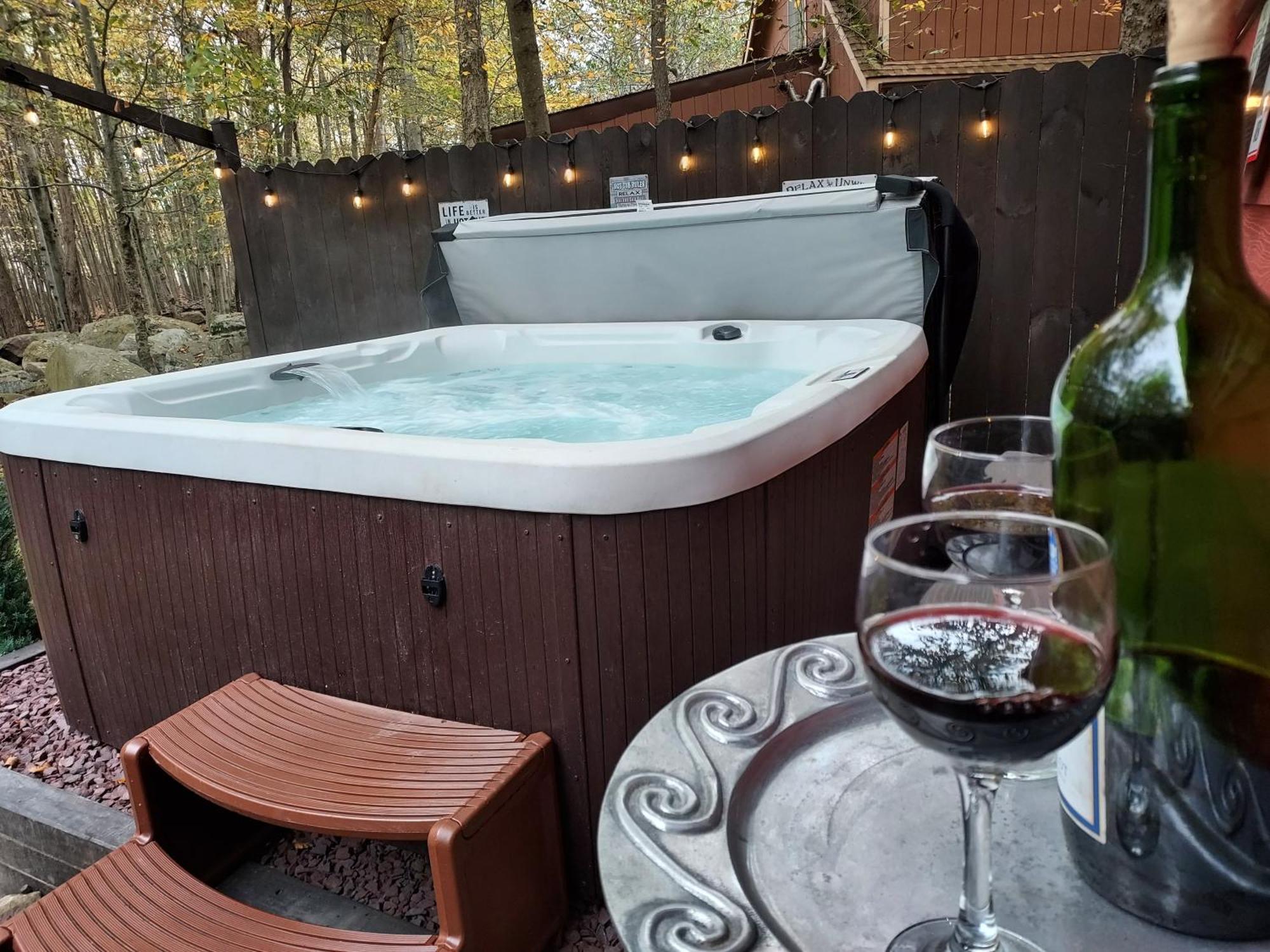 Chalet Renovated Near Casino, Camelback , Kalahari 4Bdrms Firepit Hot Tub Game Room Tobyhanna Eksteriør bilde